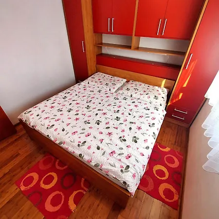 With 2 Bedrooms And Terrace In Apartment Vodice