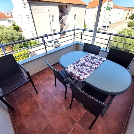 With 2 Bedrooms And Terrace In Apartment Vodice